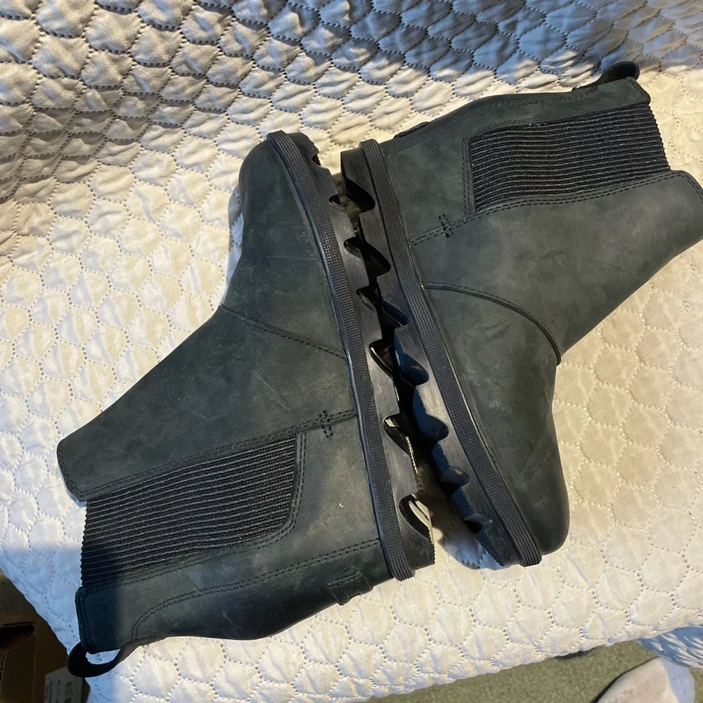 Sorel Dark Green Leather Boots